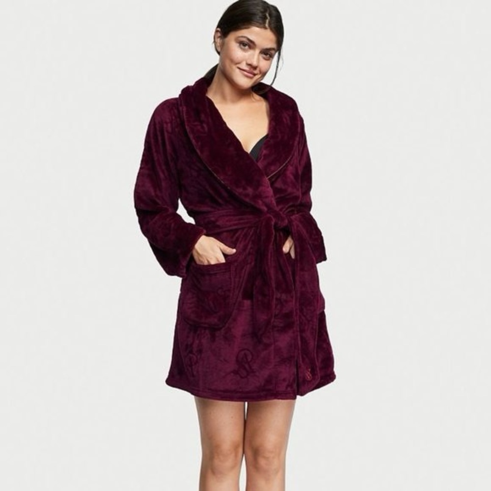 Victoria’s Secret Plush Cozy Short Embossed Logo Bath Robe Burgundy Size XS